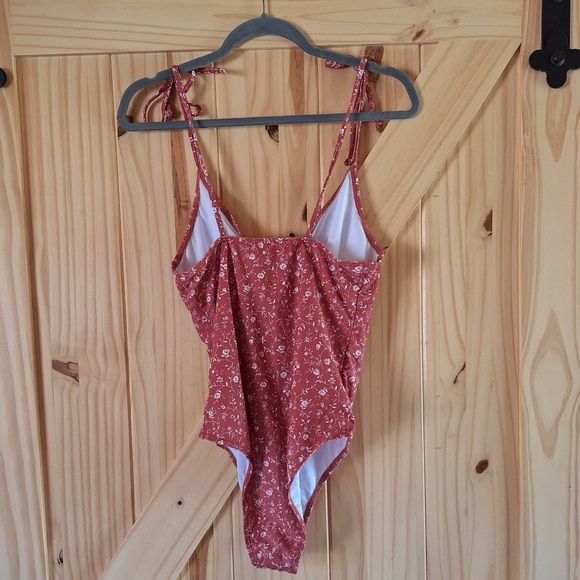 Cute Floral one piece - Picture 7 of 13